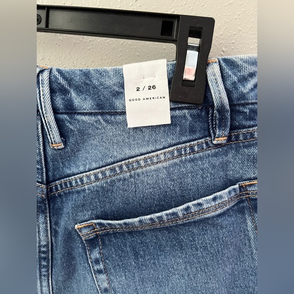 Good American Good 90's Icon Bermuda Shorts in Indigo Size 2 New - Picture 3 of 7